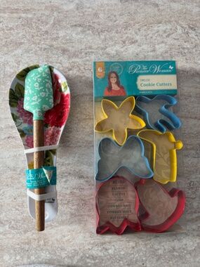 The Pioneer Woman Baking Set Cookie Cutters Whisk Spatula Bundle